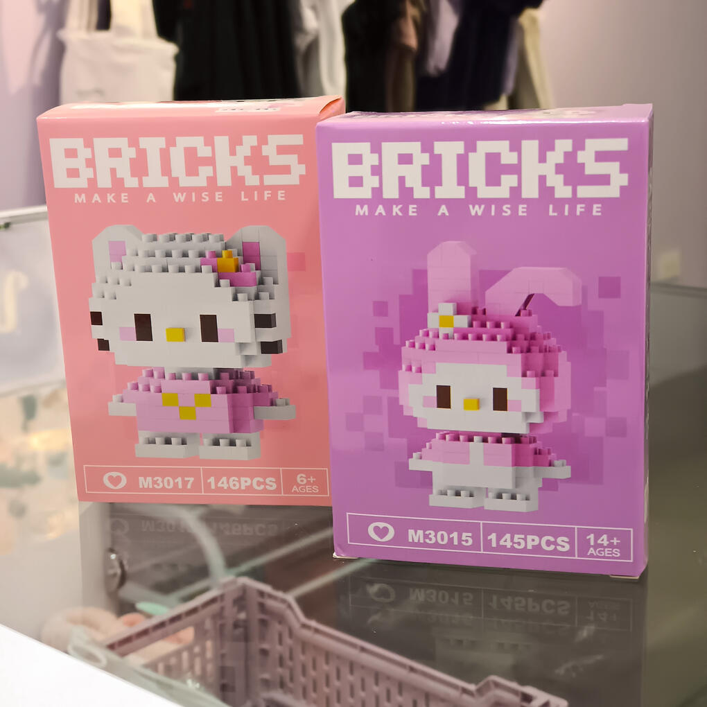 bricks lego sanrio | 4,00$